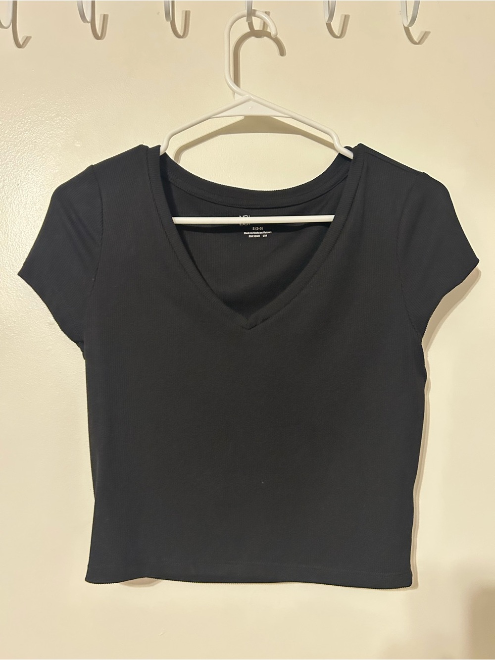 No Boundaries Black V-Neck Crop Top